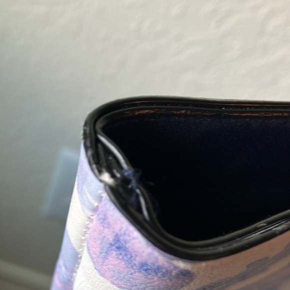 Victoria’s Secret: White with blue floral tote bag- summer/beach/vacation - Picture 15 of 16